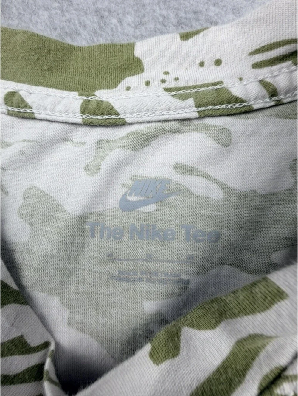 Nike The Nike Tee Mens Small S Green Camouflage Short Sleeve T Shirt DR7819-100